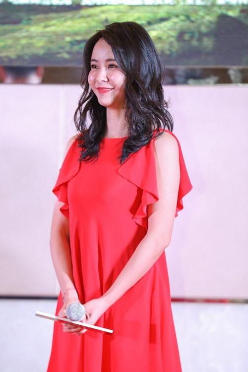 明星杨若溪,璀璨星途，优雅绽放